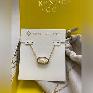 Kendra Scott Elisa Gold Pendant Necklace in Ivory Mother-of-Pearl